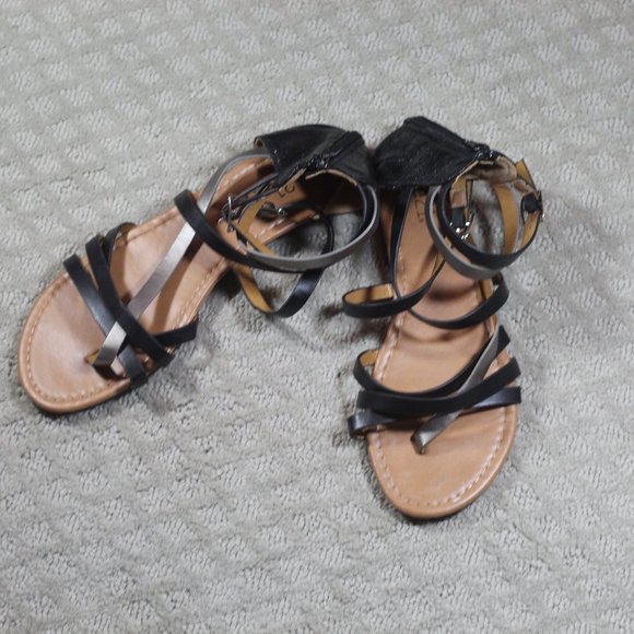 Rue 21 Size 10 Black Strappy Sandals - Picture 1 of 4